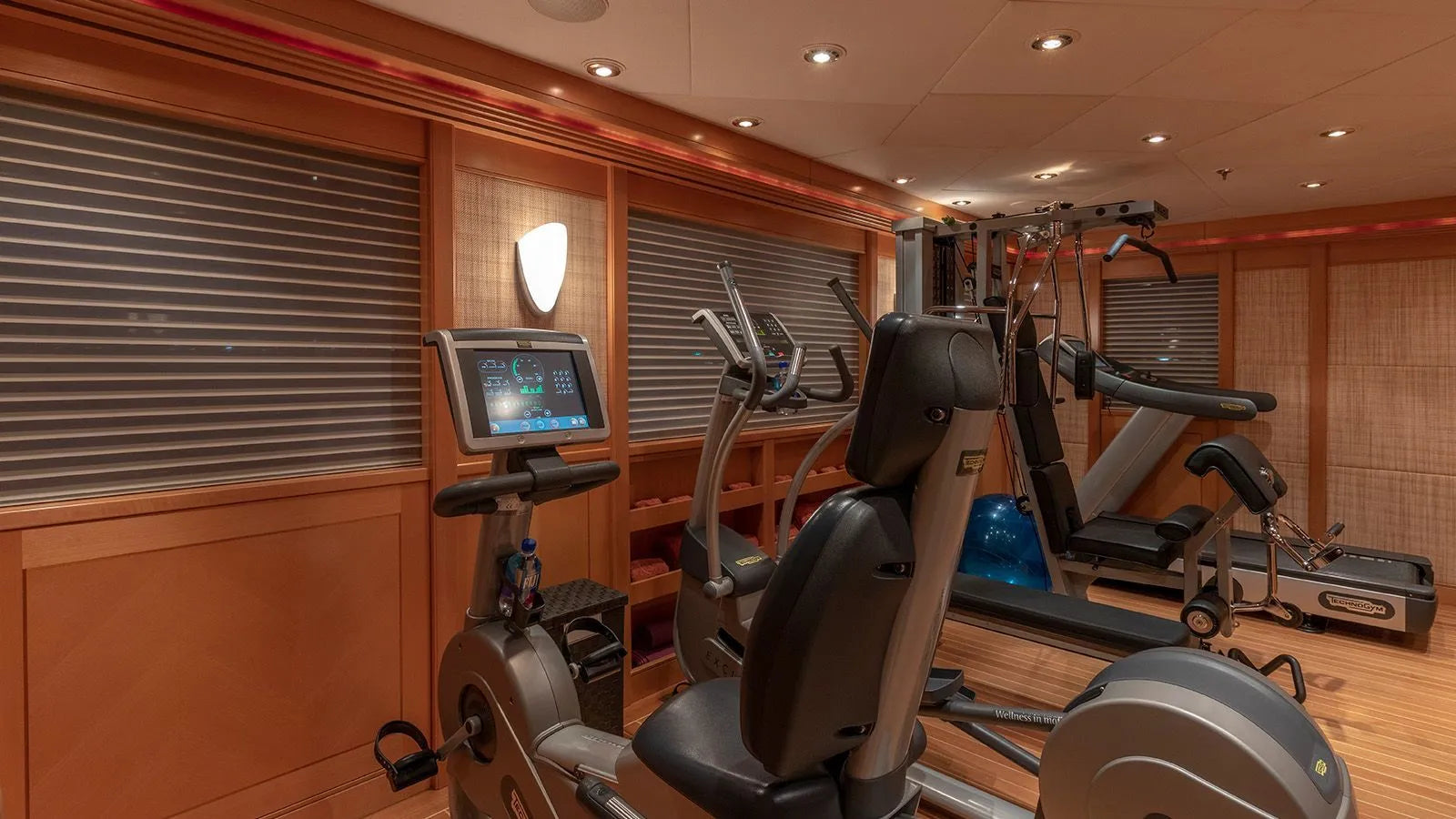 Motor Yacht Charter Cannes France