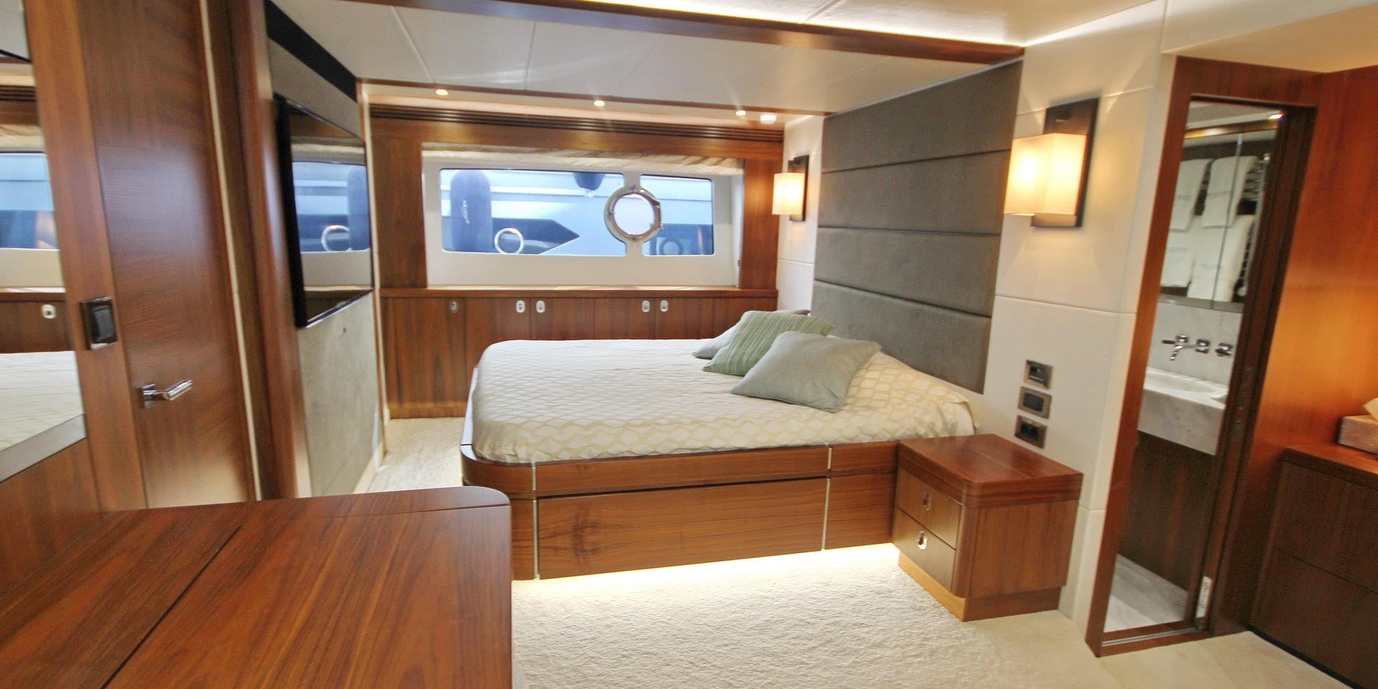 Luxury Yacht Charter St Tropez France