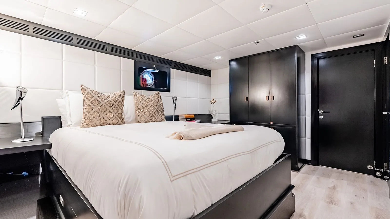 Motor Yacht Charter Cannes France