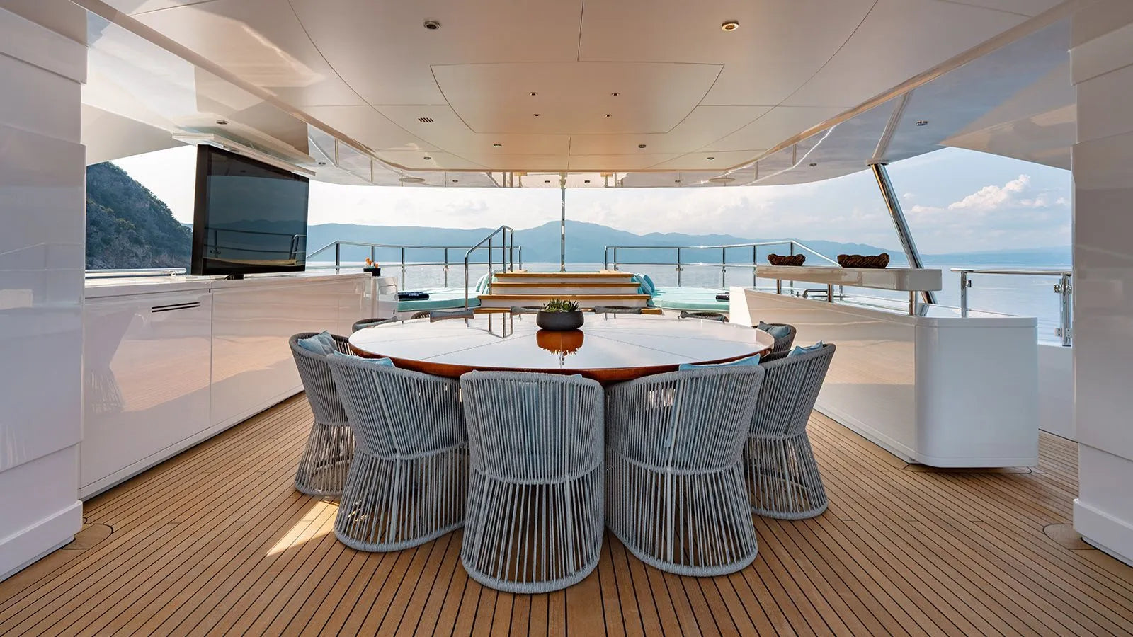 M/Y SEAGULL MRD Cannes Yacht Charter Holiday
