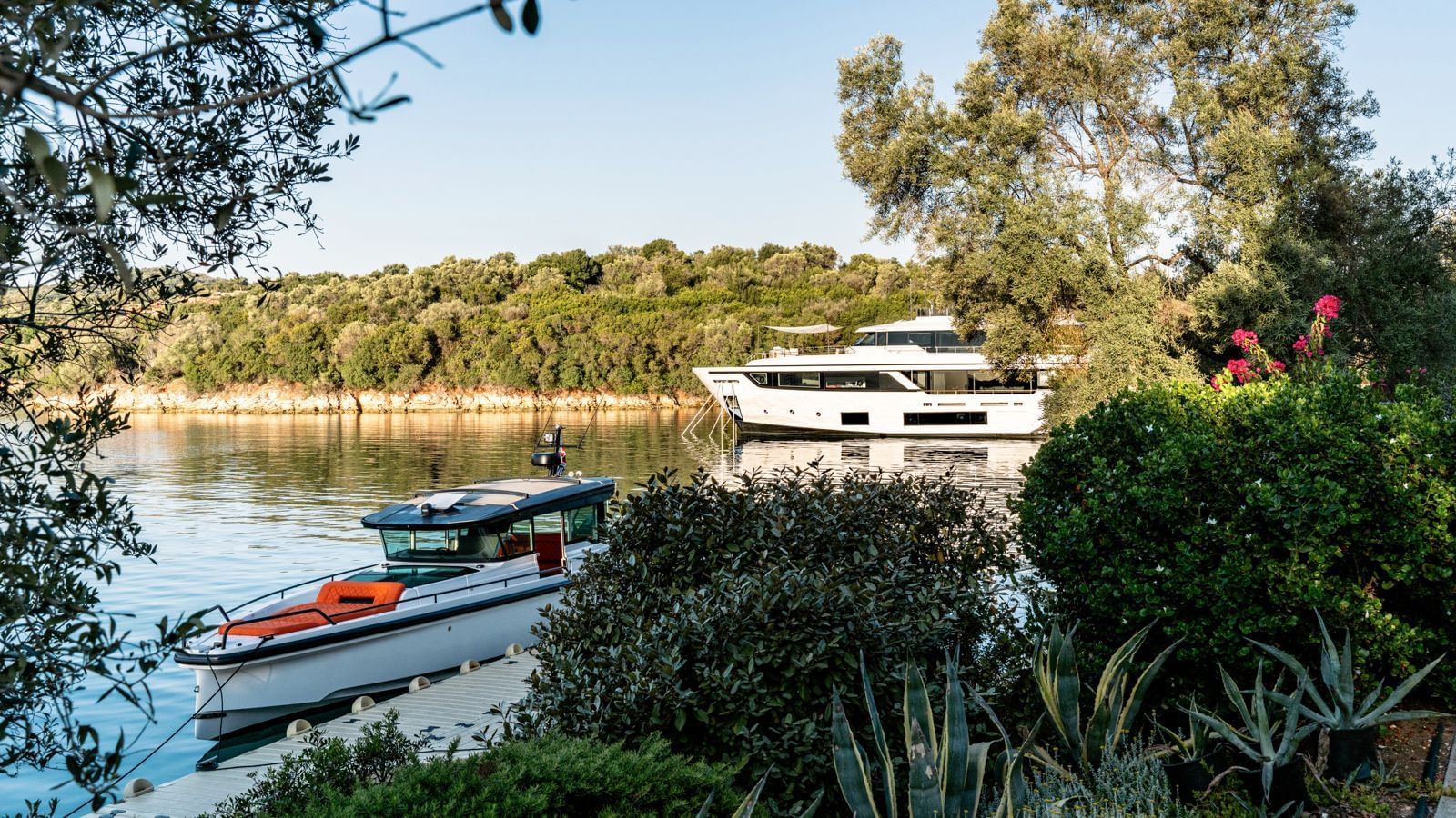 Weekly yacht Charter Cannes