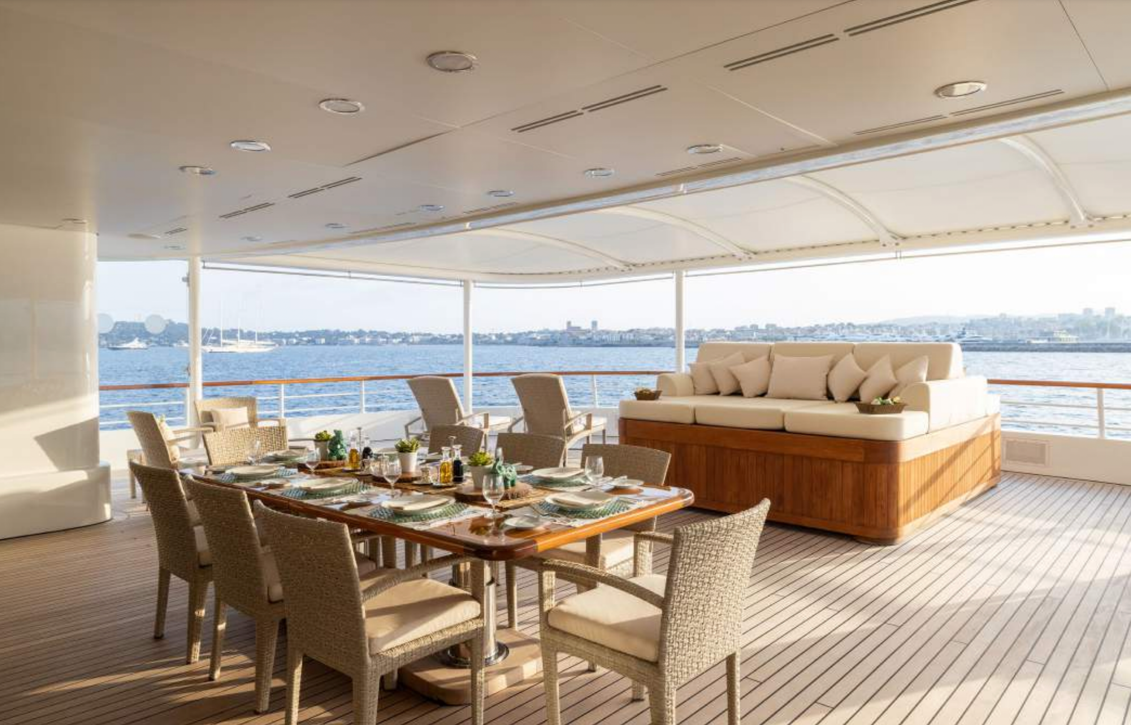 Charter yacht club Monaco