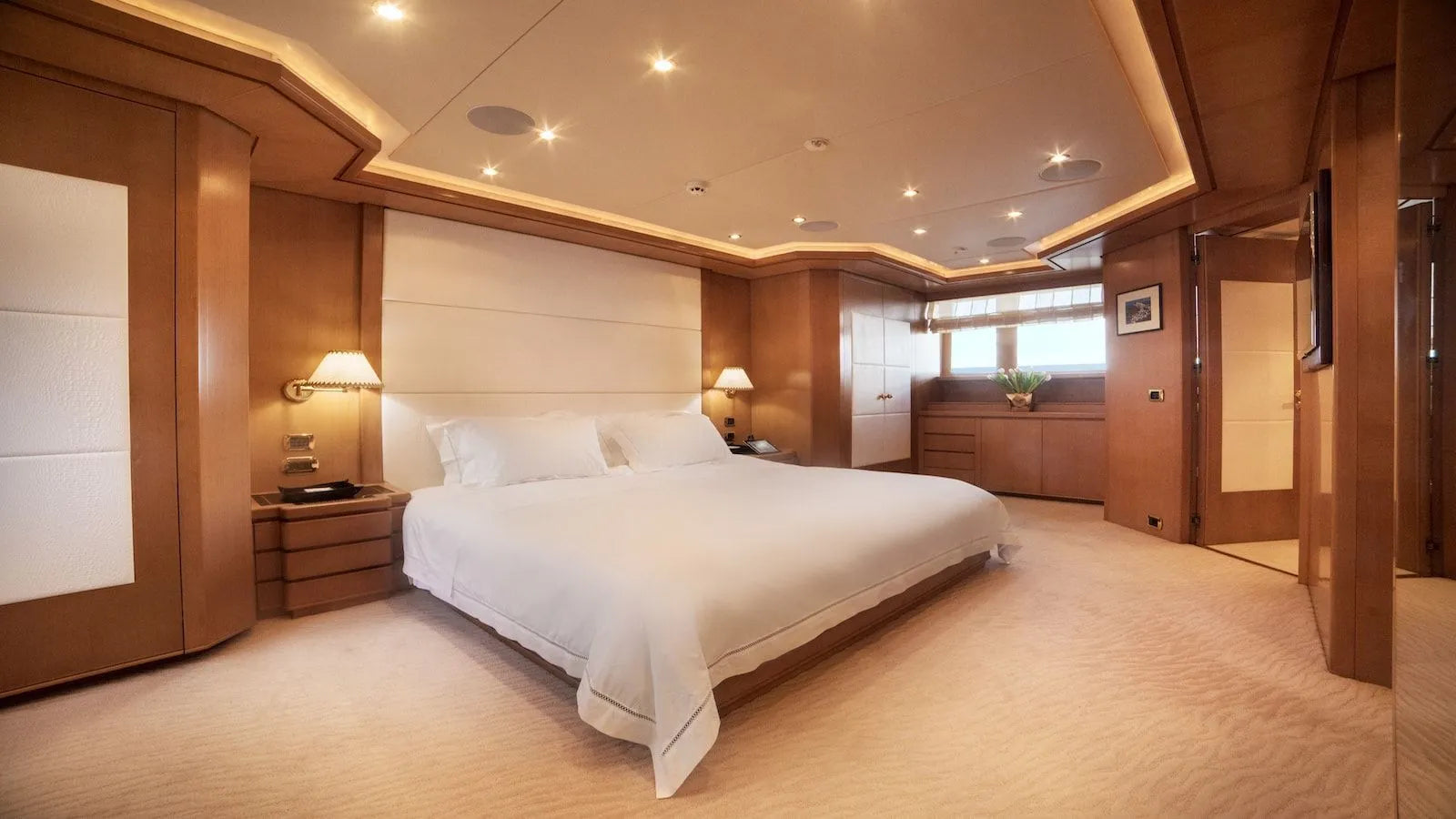 weekend yacht charter Cannes 