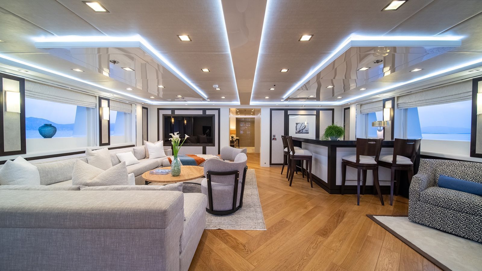 M/Y TURQUOISE party yacht charter French Riviera
