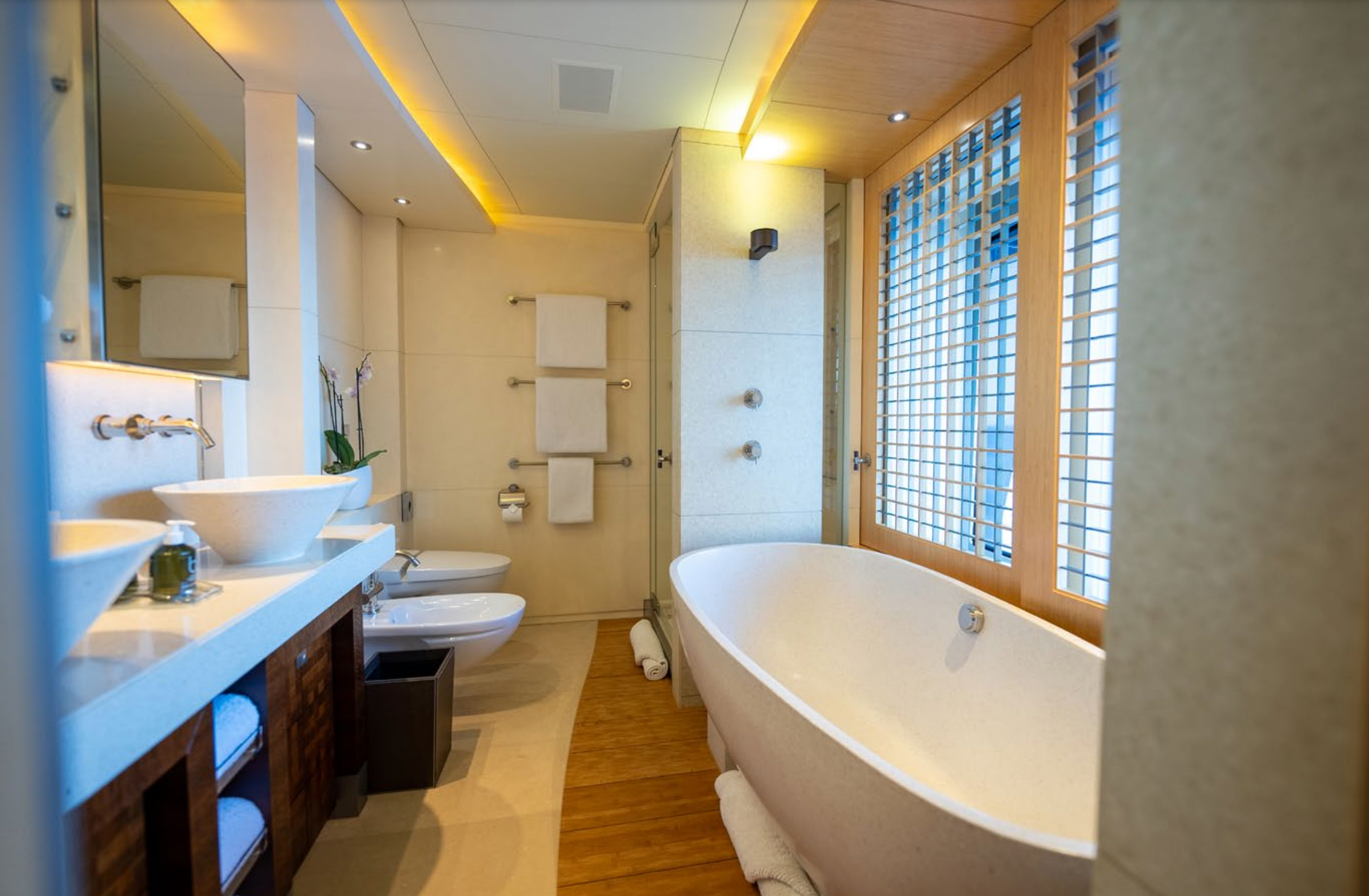 Luxurious yacht charters St Tropez France