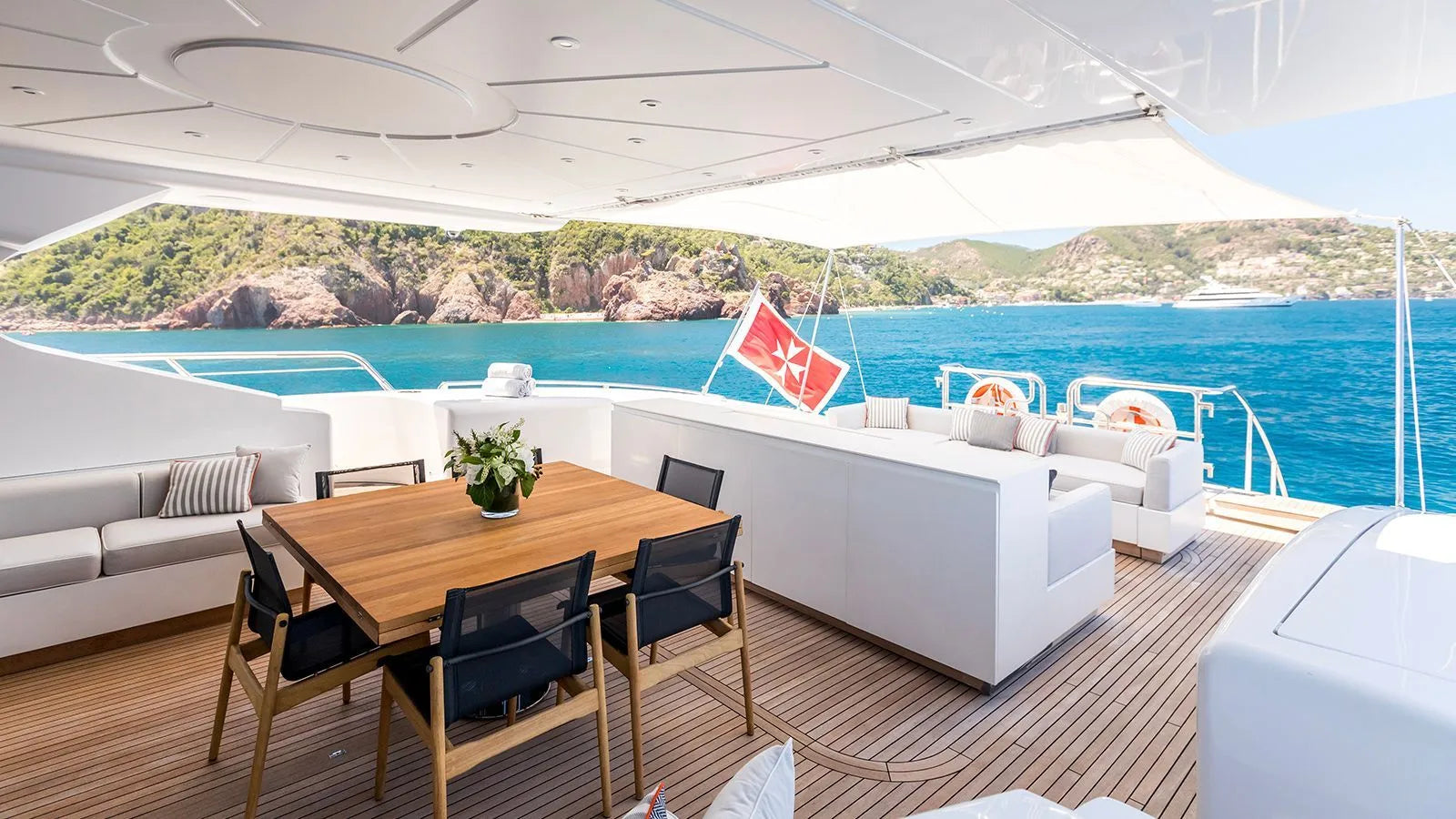 Weekly yacht Charter Cannes 