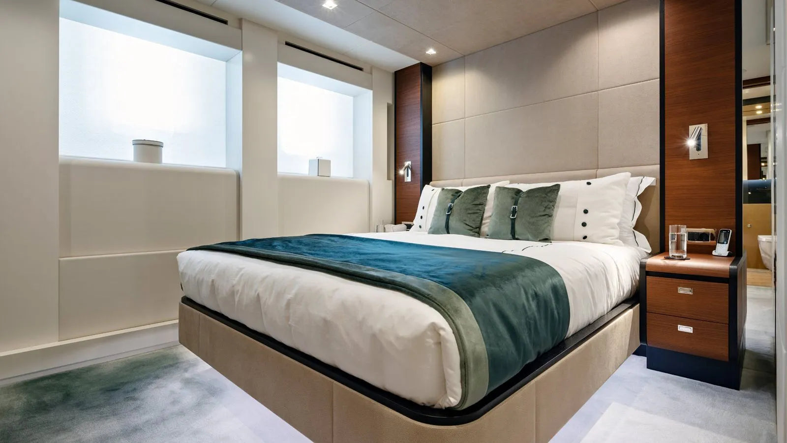 weekend yacht charter Cannes 