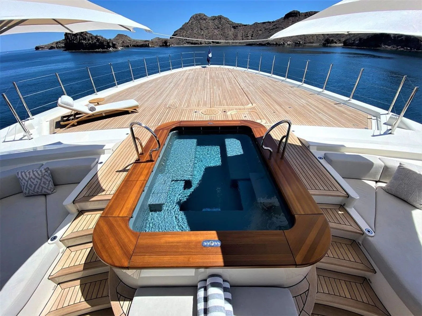 Italian weekend yacht charter MAN OF STEEL 