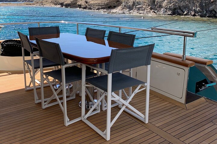 yacht charter Mykonos Greece with crew