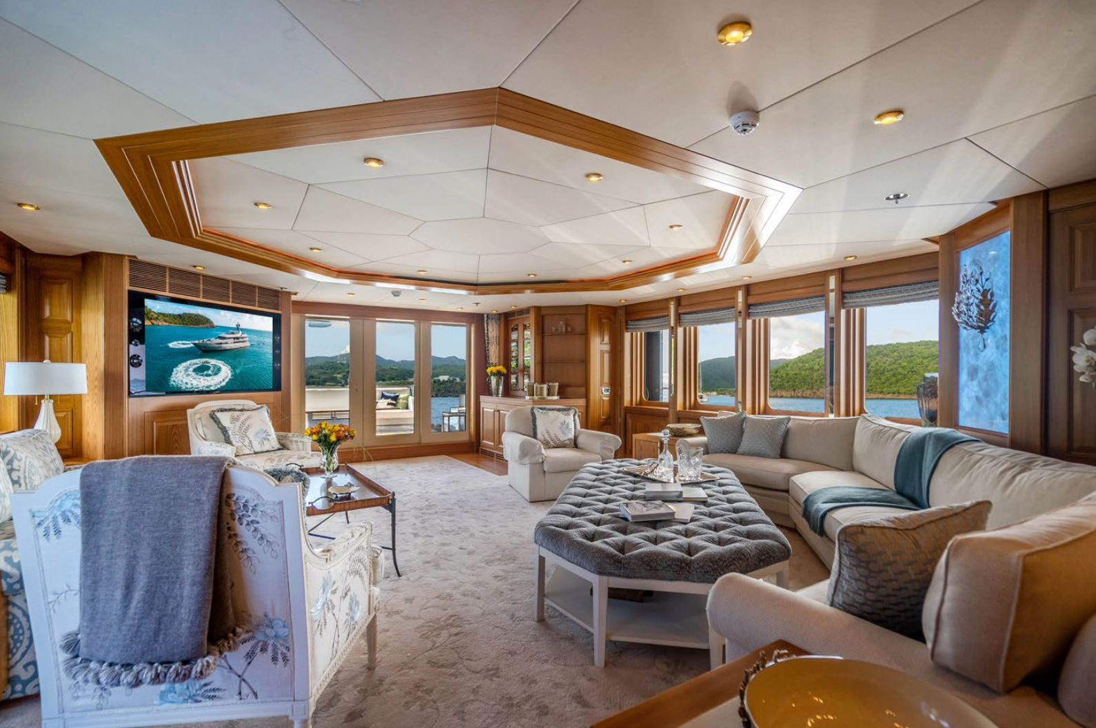 VIBRANCE luxury St Barts yacht charter