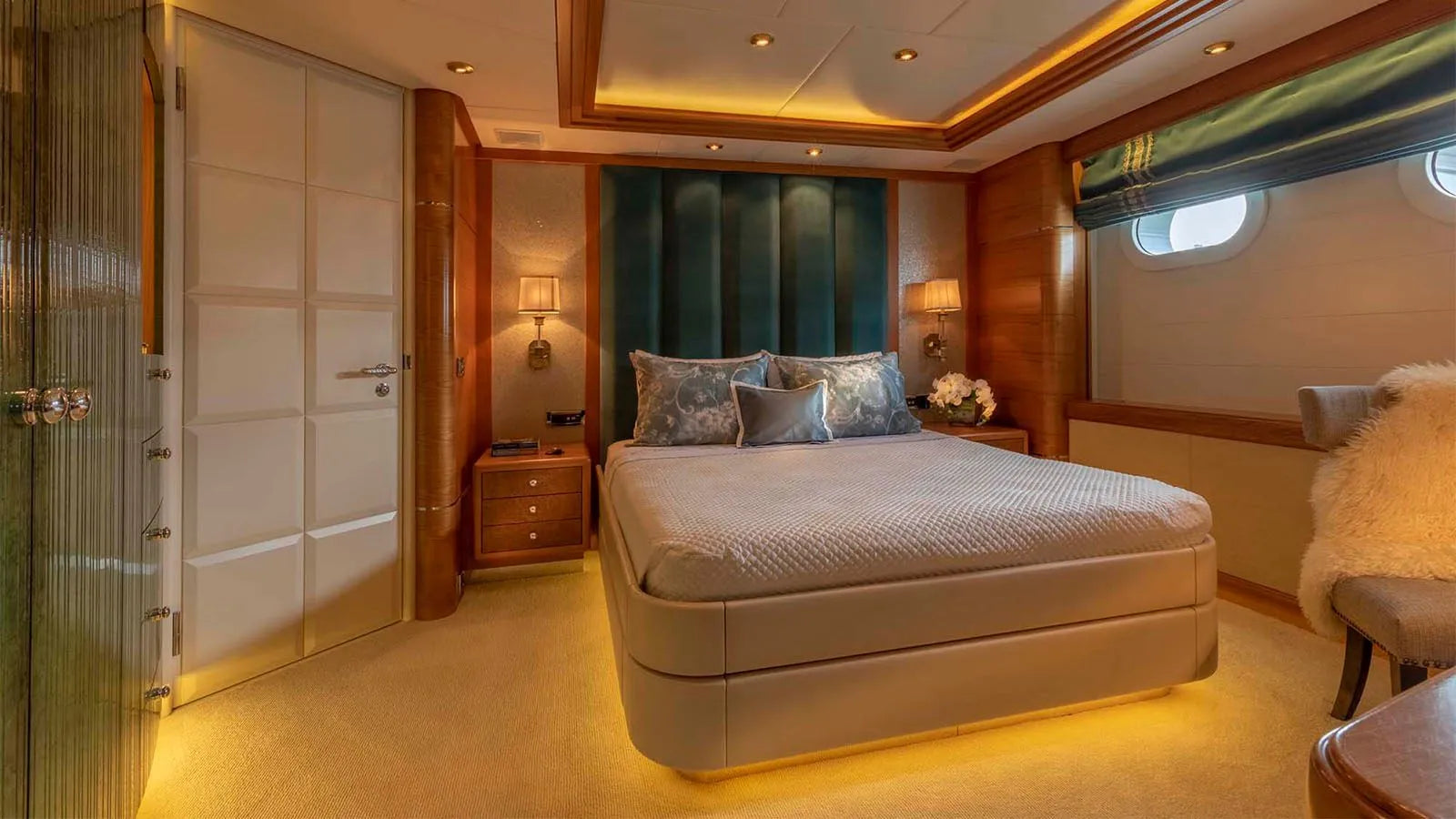 VIBRANCE Family Yacht Charter St Barths