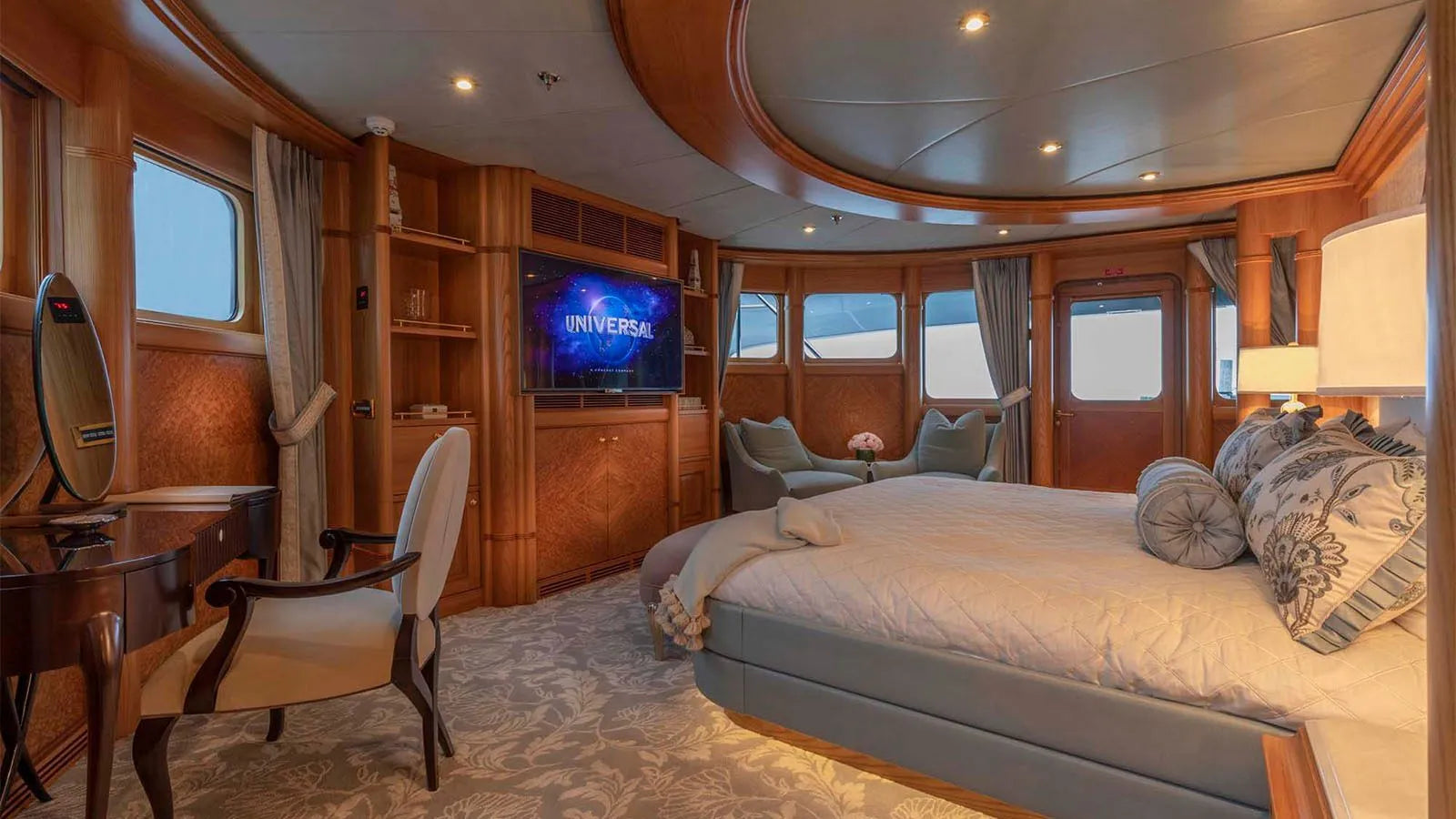 VIBRANCE 5 star yacht charter Saint Barts