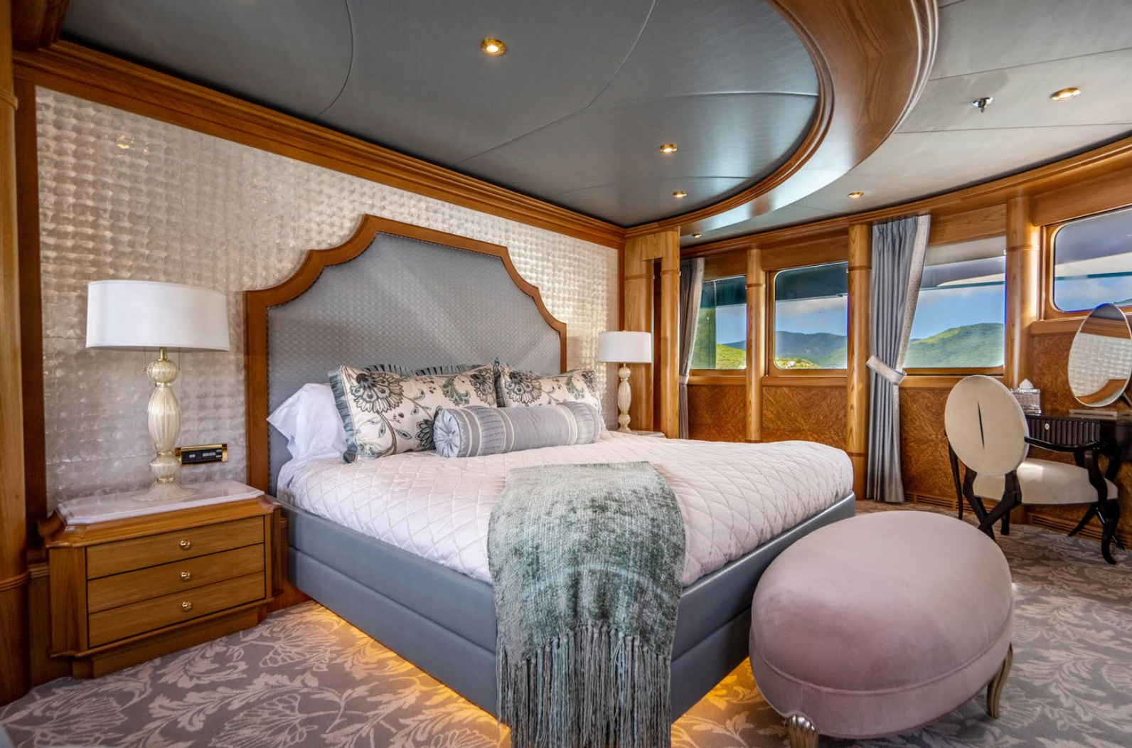 VIBRANCE overnight yacht charter Saint Barts