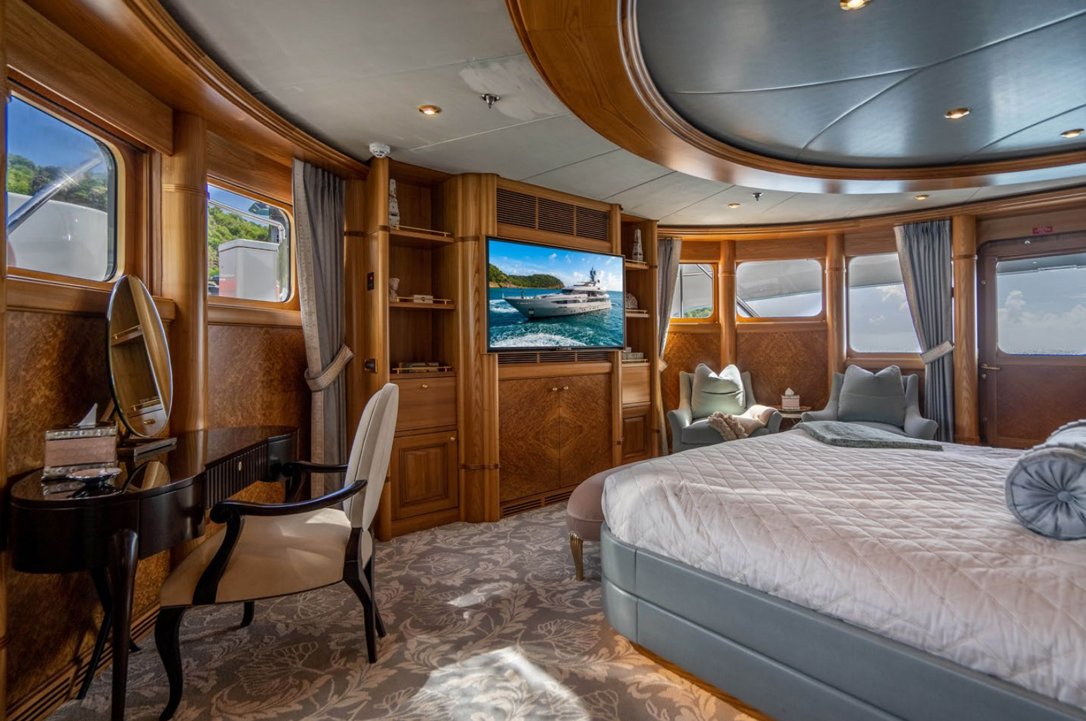 fully crewed motor yachts St Barths