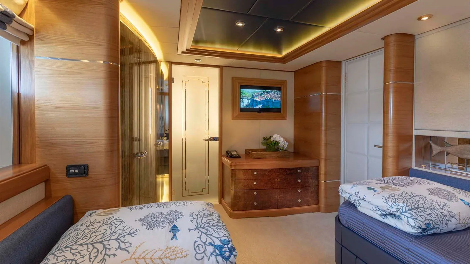 VIBRANCE motor yacht charter St Barths