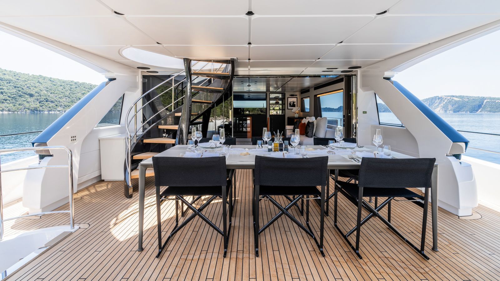 M/Y AT ONE Yacht Charter Holiday In Cannes