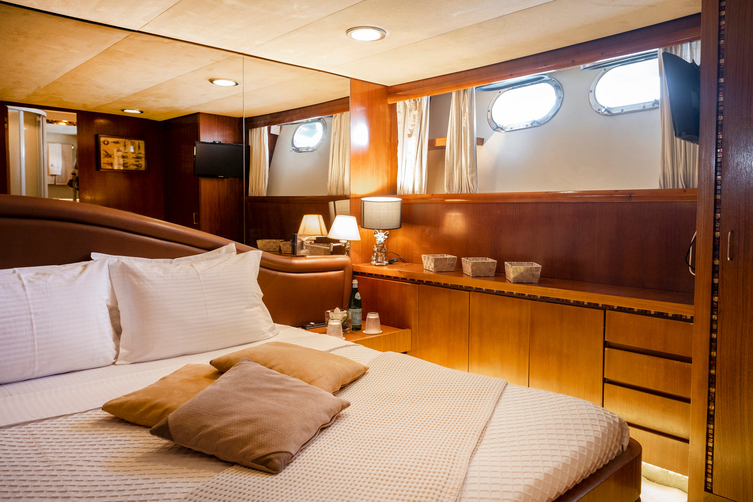 all-inclusive yacht charter Mykonos Greece