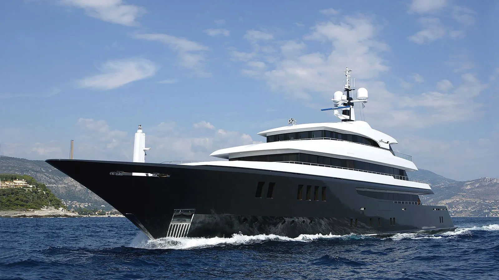 Weekly yacht Charter Cannes 