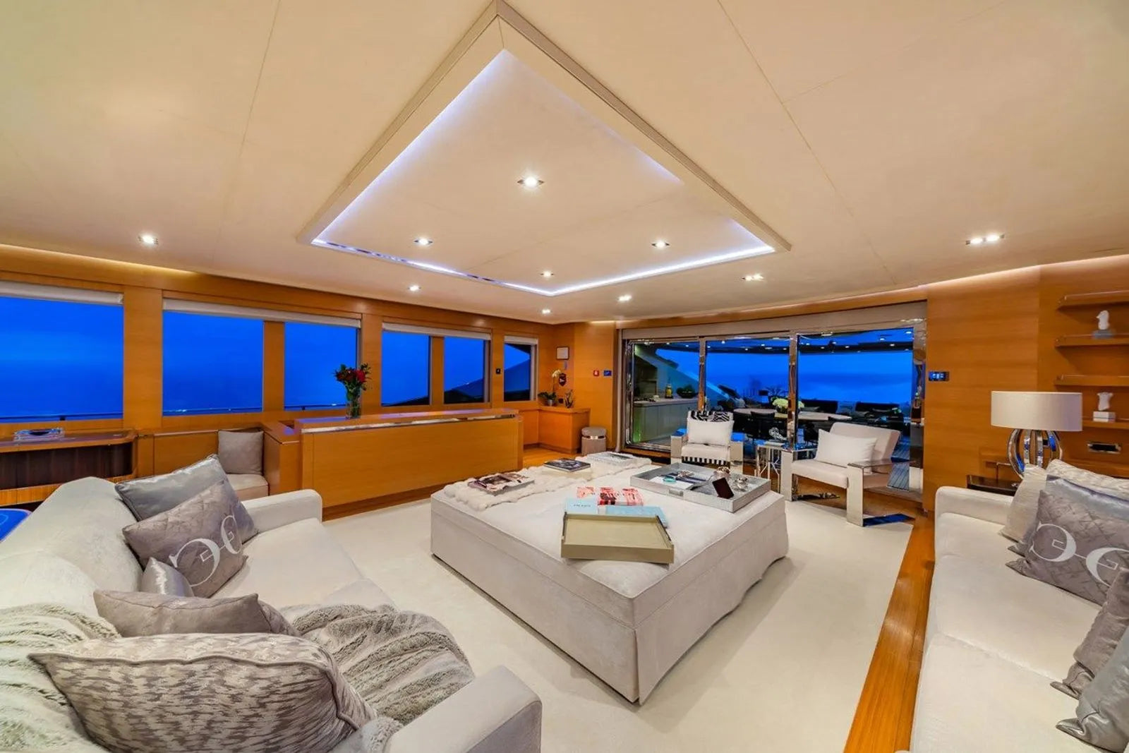 Weekly yacht Charter Cannes 
