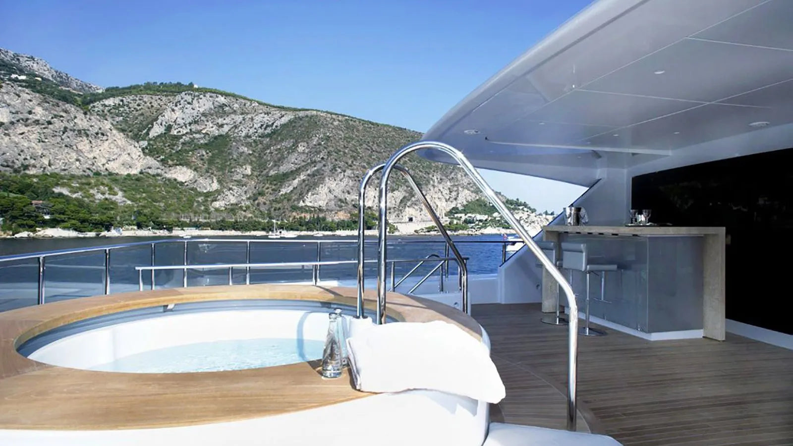 private yacht charter Cannes 