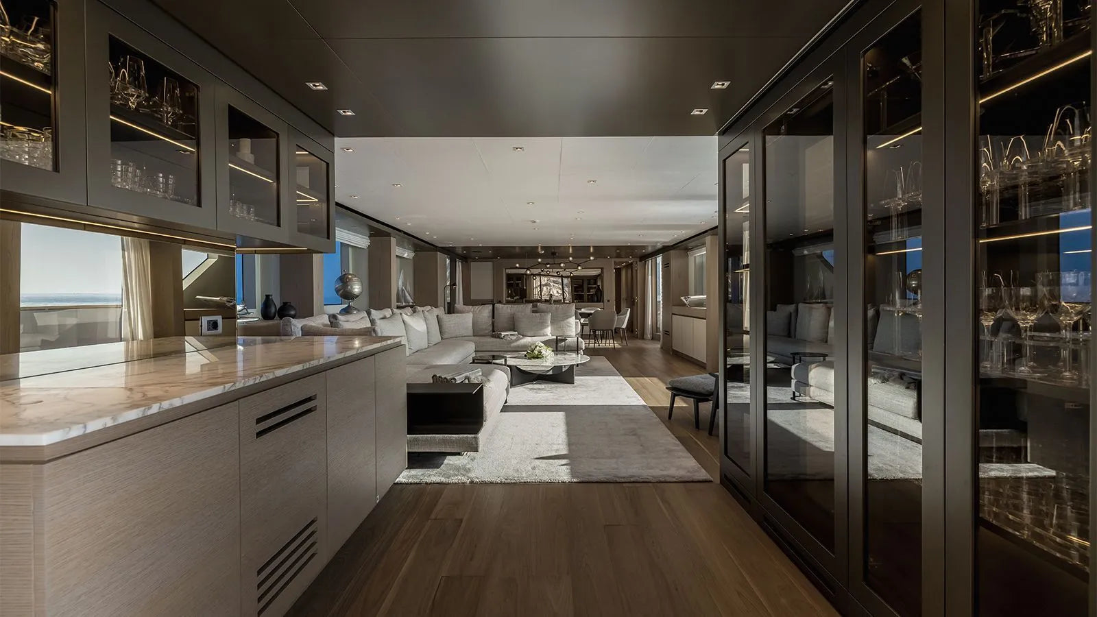 M/Y LES BRUXELLOIS Luxurious Yacht Charter Holiday Cannes