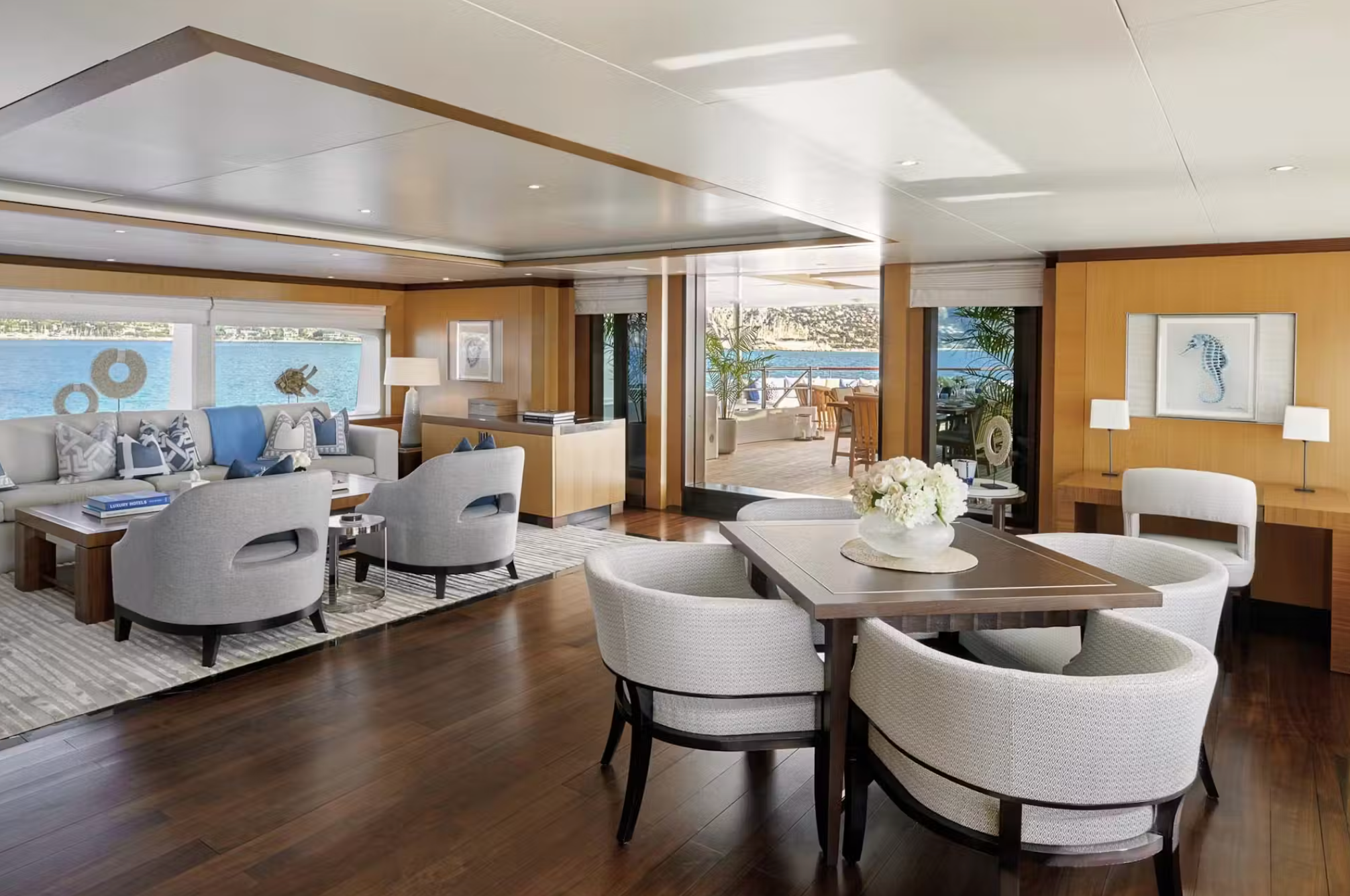 weekly yacht charter Cannes