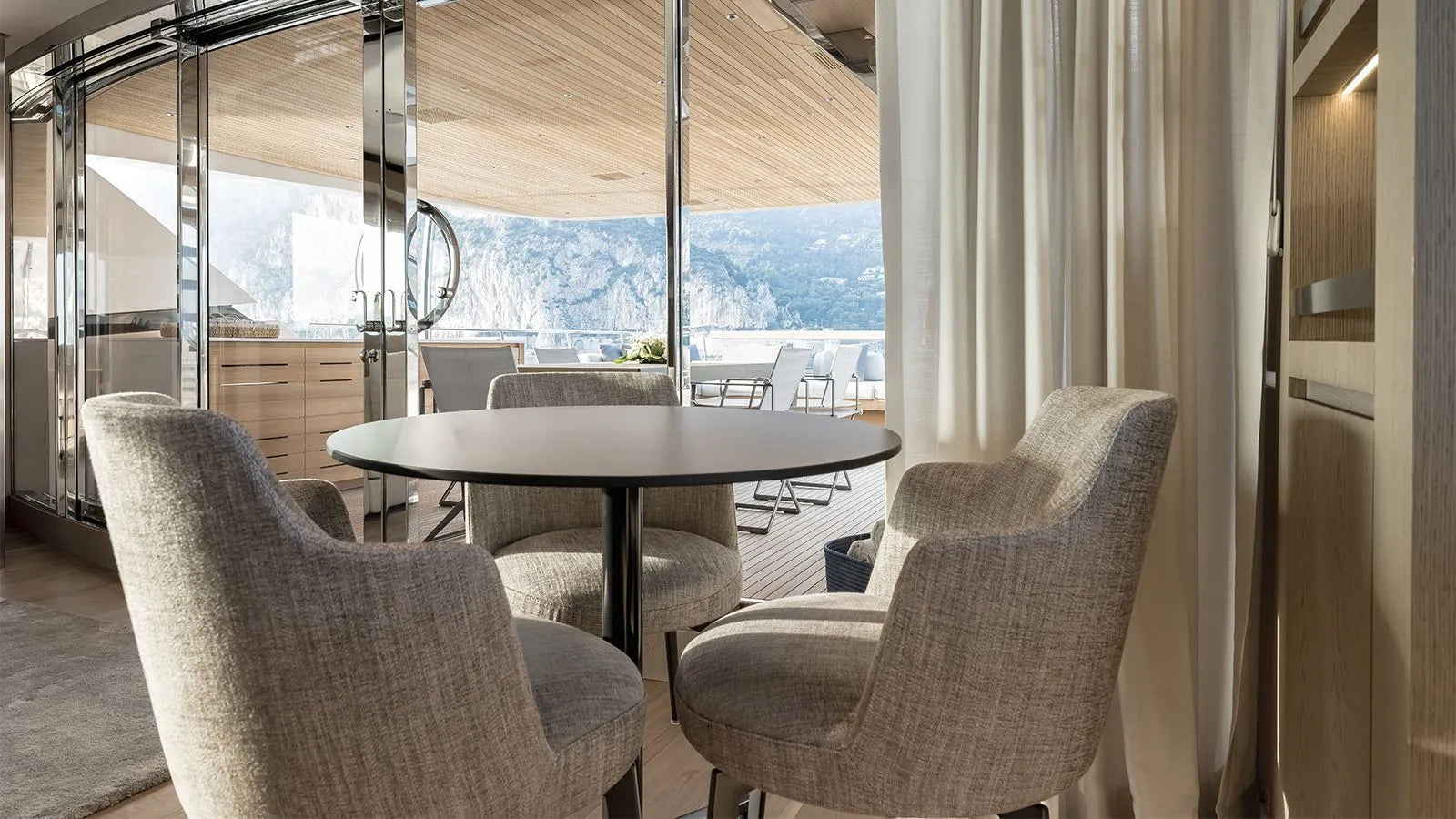 M/Y LES BRUXELLOIS Cannes Yacht Charter Holiday