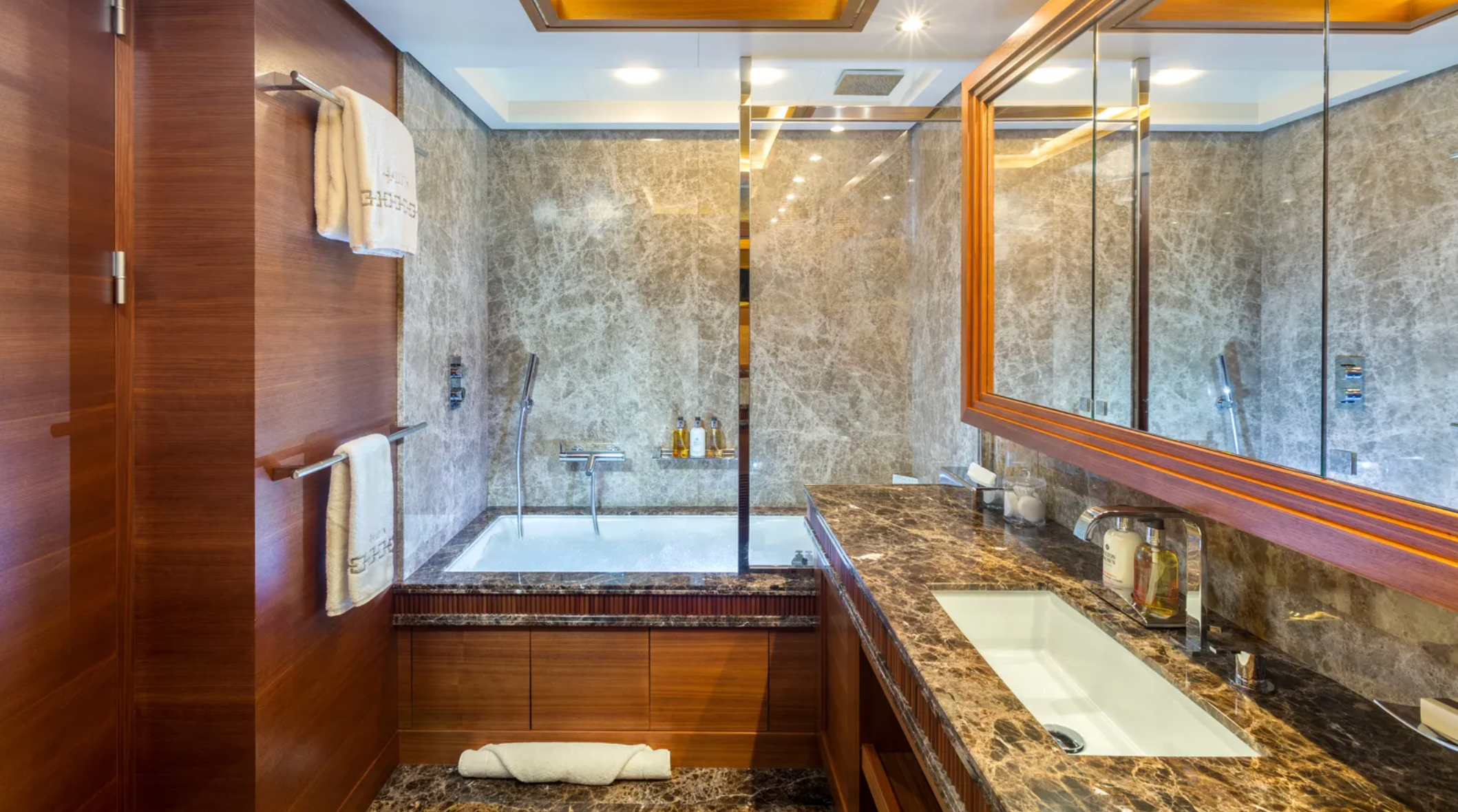 Balista luxury yacht charter St Tropez France