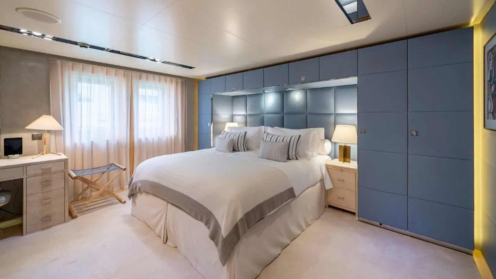 Weekly yacht Charter Cannes 