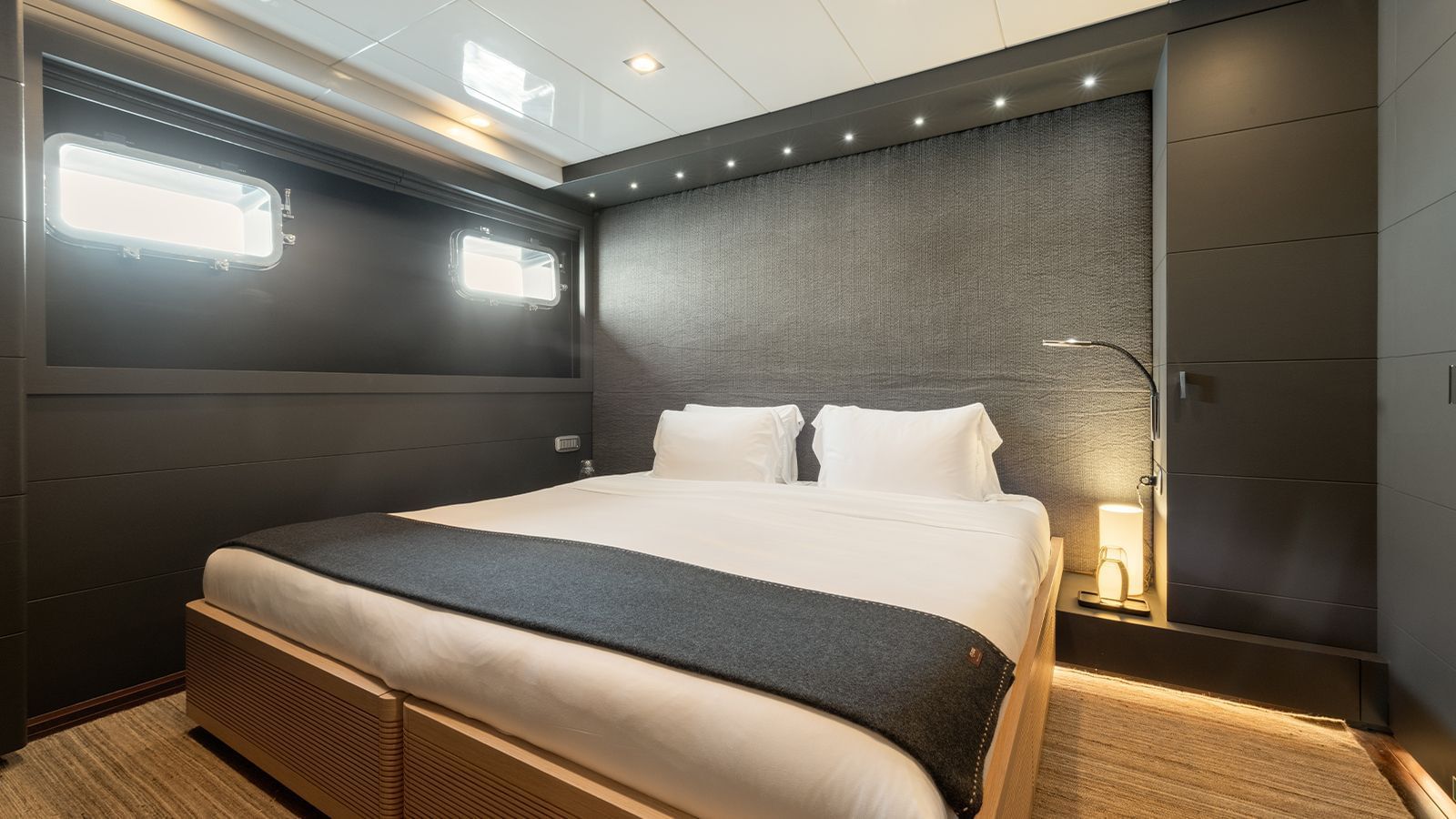 M/Y ZIA Mega yacht charter Cannes