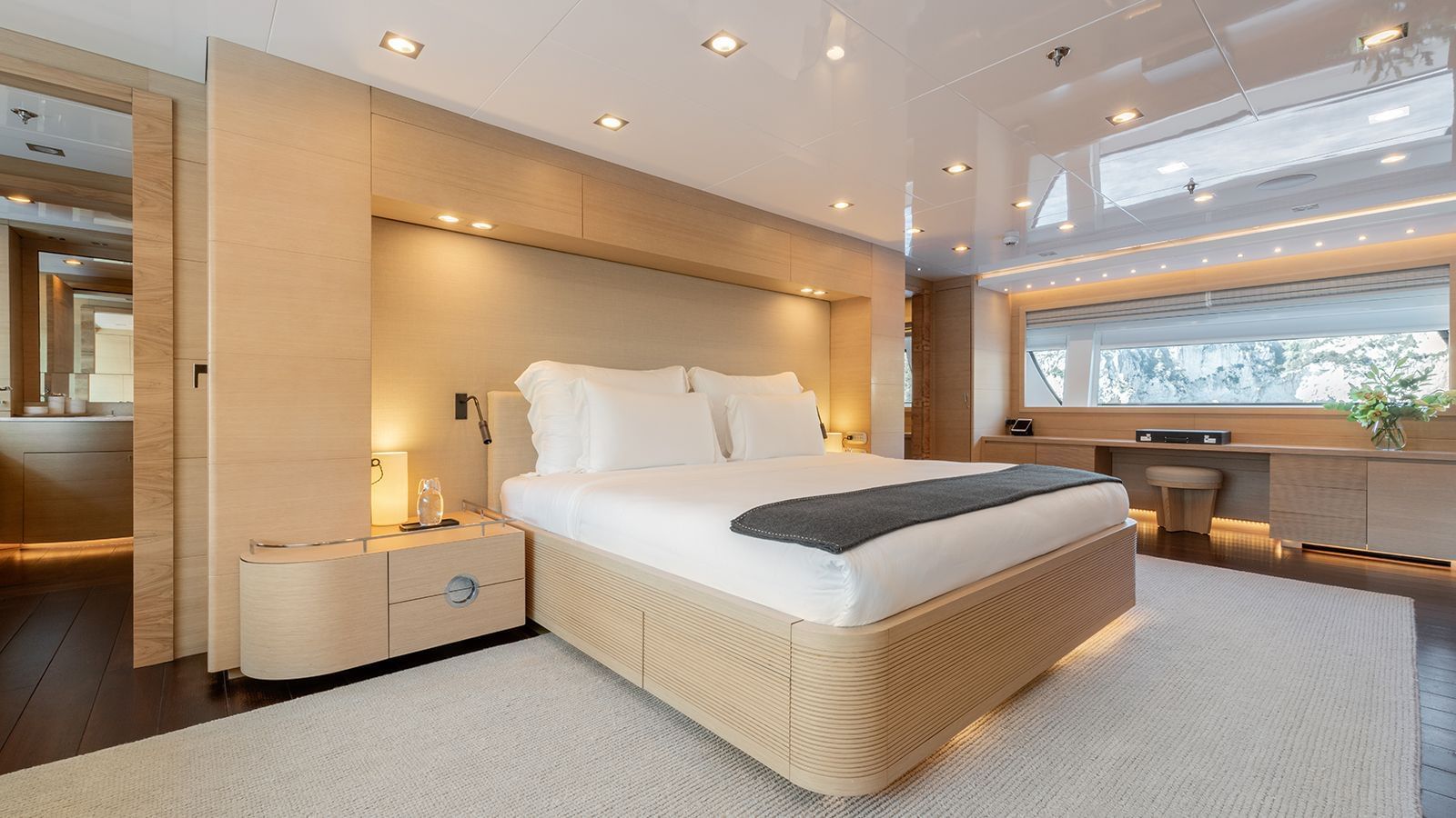M/Y ZIA Motor Yacht Rental Cannes France