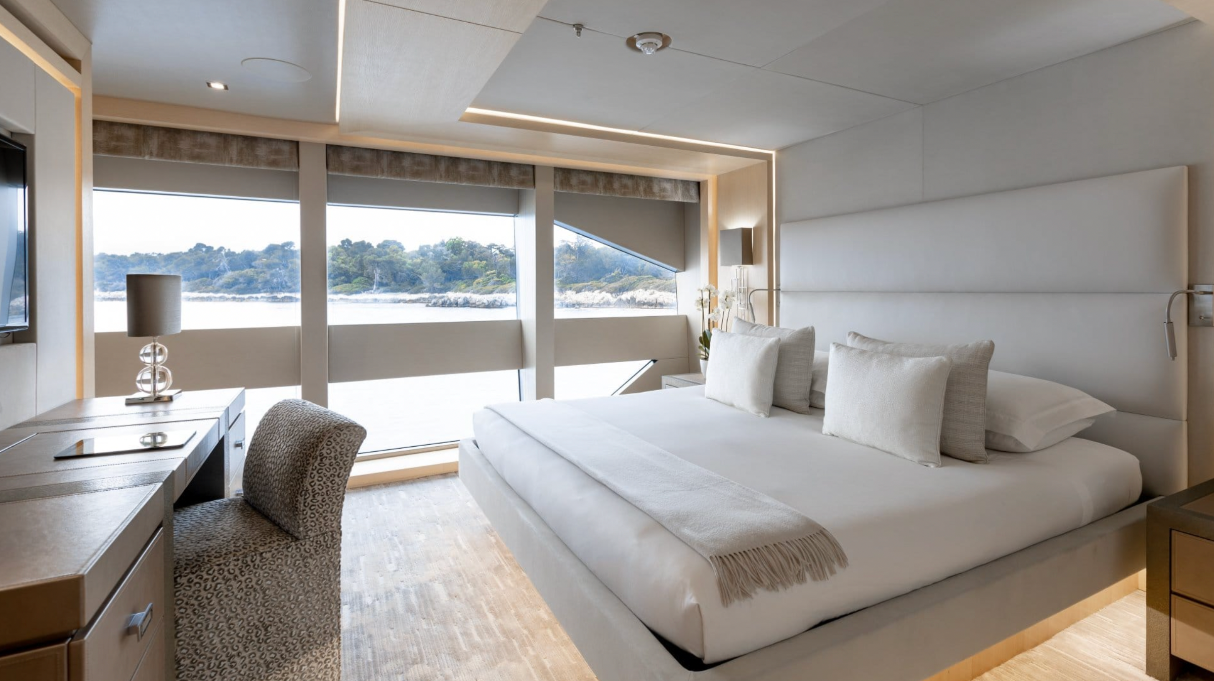 Weekly yacht Charter Cannes 