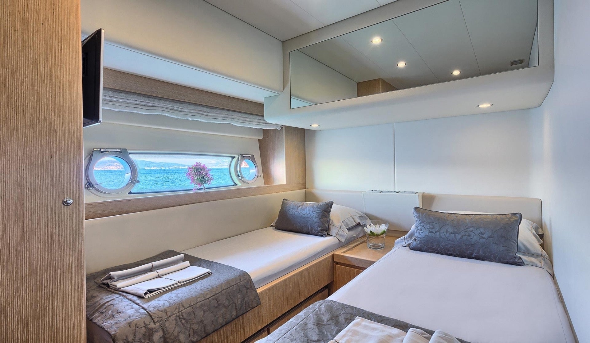 FERRETTI party yacht Charter Cannes 