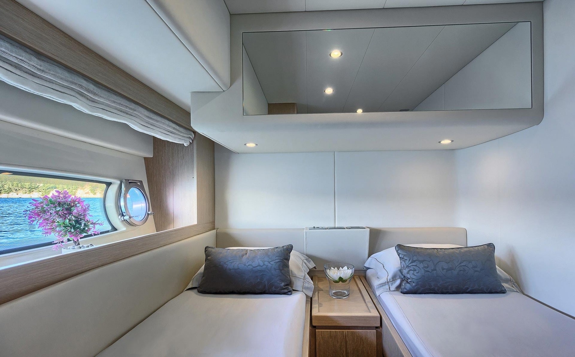 FERRETTI luxury yacht Charter Cannes 