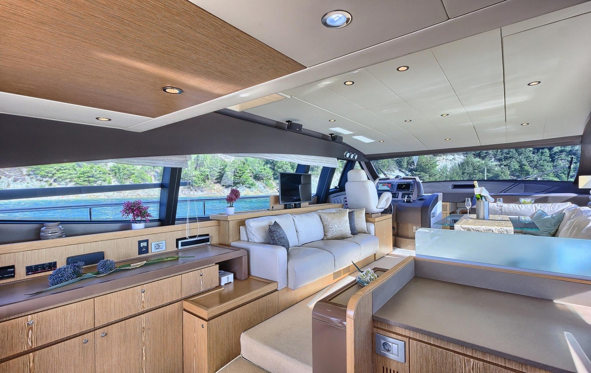 FERRETTI party yacht charter Cannes 