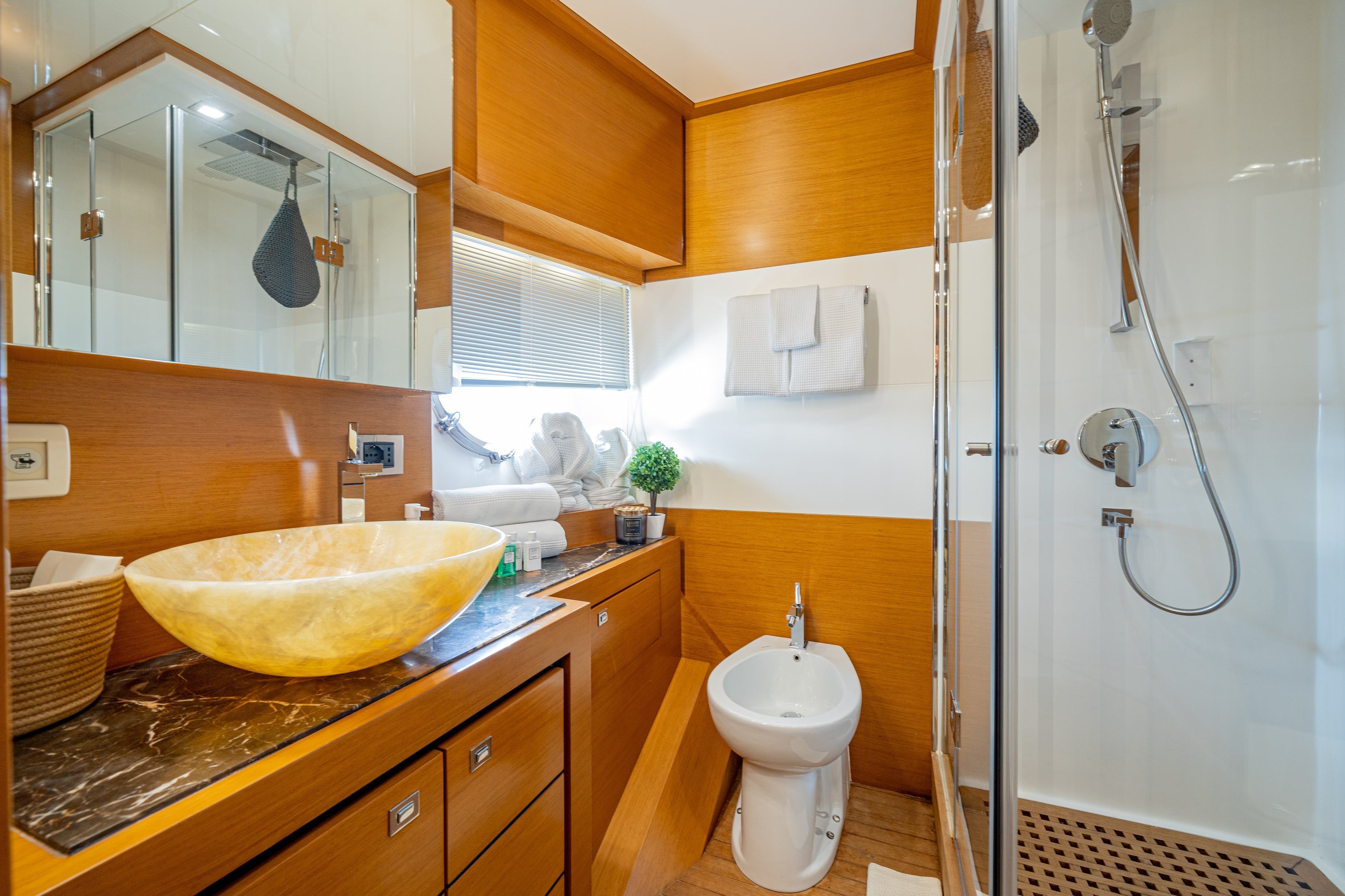 yacht cruise rental Italian Riviera
