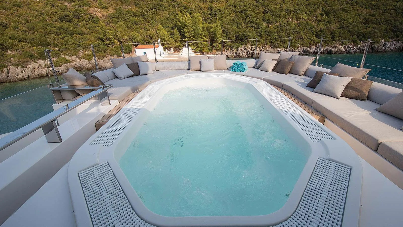 yacht charter greece price