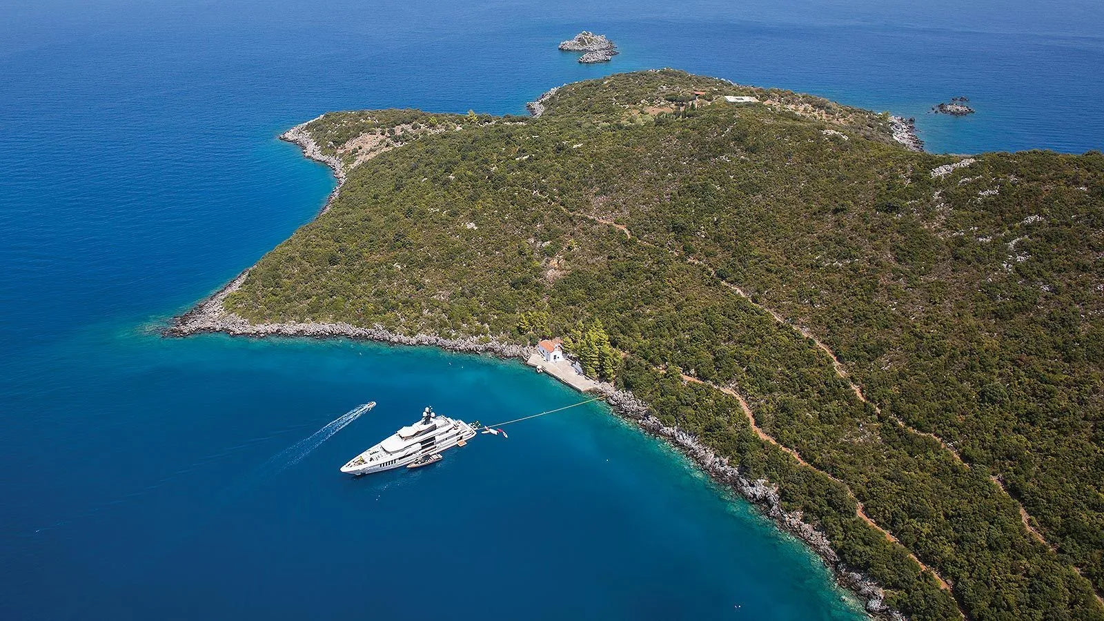 crewed motor yacht charter greece
