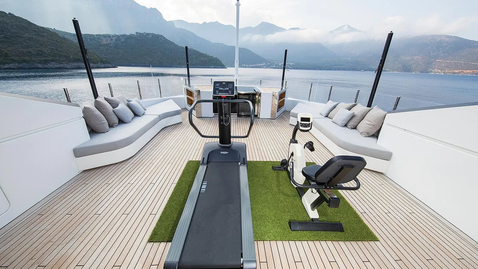 luxury motor yacht charter greece