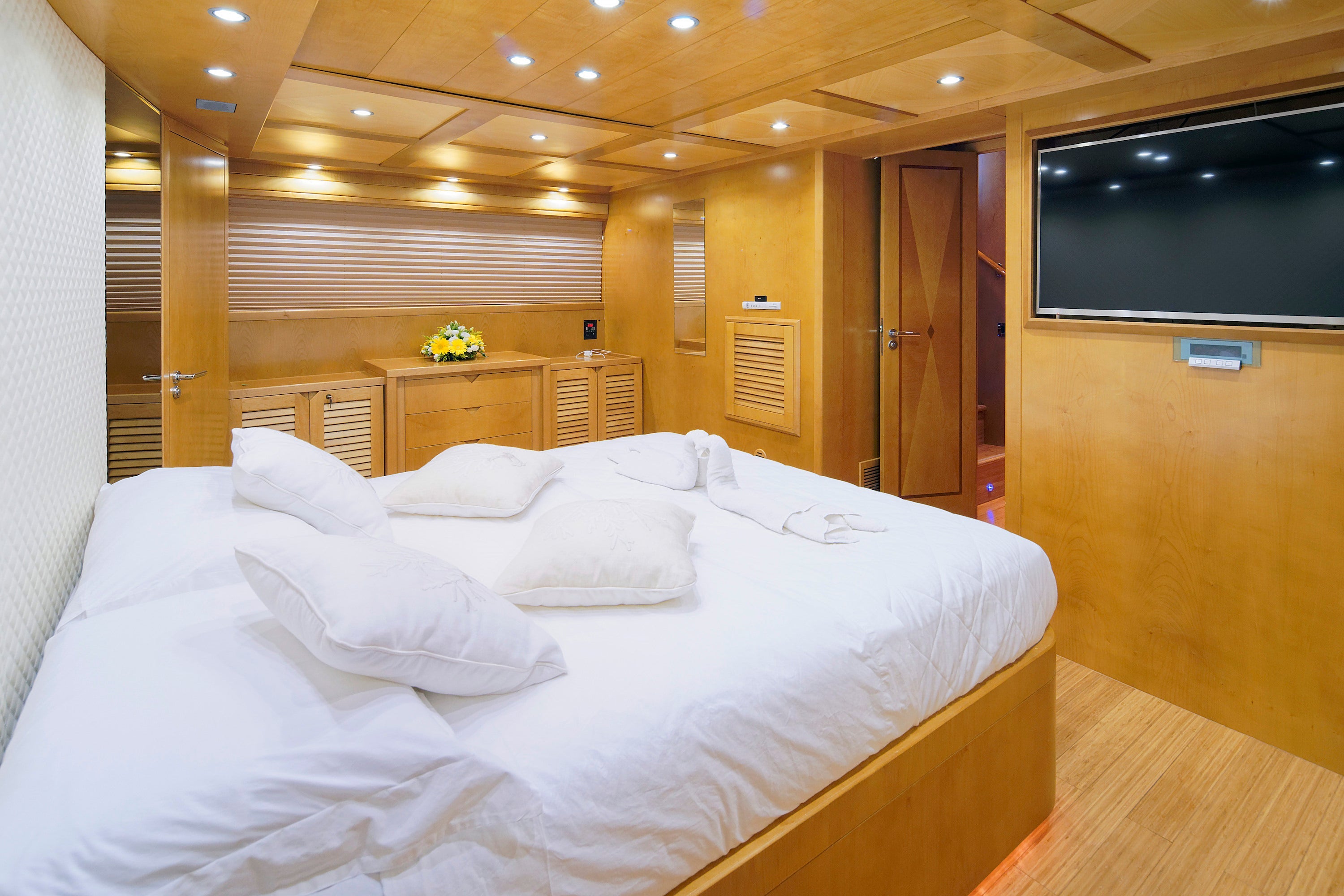 Luxury yacht charter Amalfi coast 